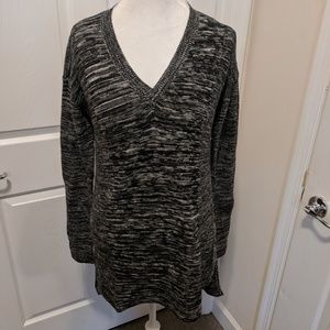V neck sweater by Ellen Tracy